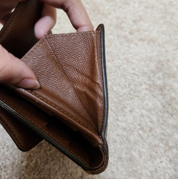 Vintage Louis Vuitton Monogram Compact Wallet - Picture 8 of 13